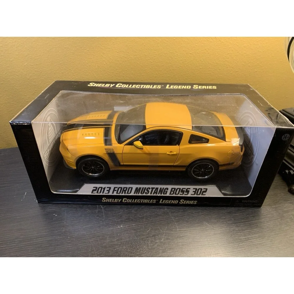 1/18 Shelby Collectibles Legend Series 2013 Ford Mustang Boss 302 Bus Yellow NIB